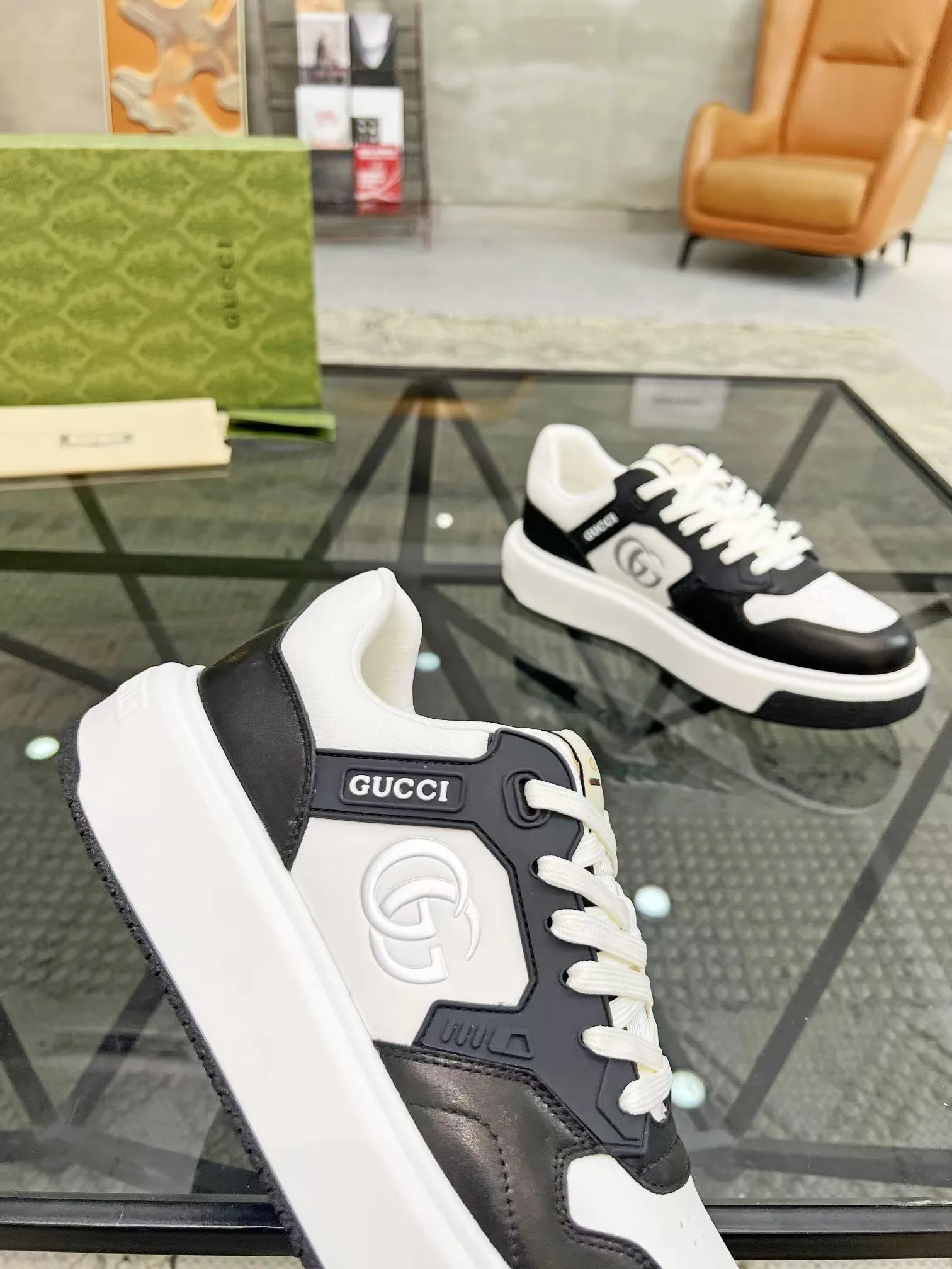 Men's Men's Shoes Men's Men's 💰460 new men's shoes GUCCI [Lightning] latest shoes shipped. Original quality, fashionable, made of special materials, sheepskin lining, brand new packaging. The foot feels super comfortable and the workmanship is impeccable. Size: 38-45